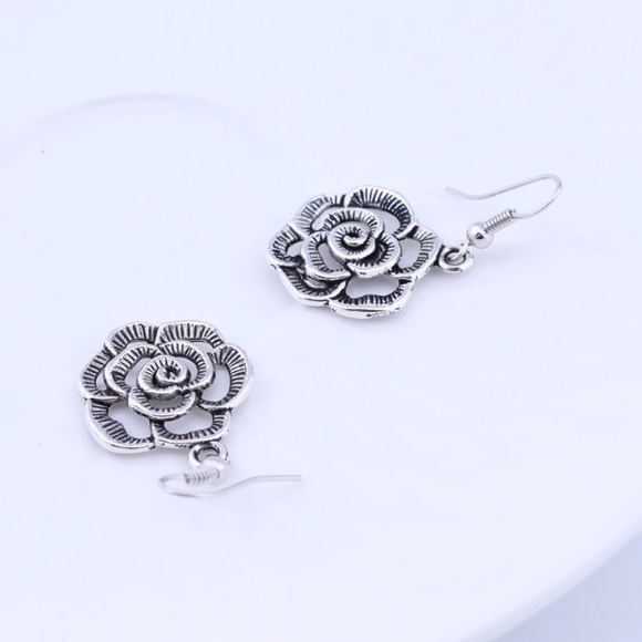 NEW!💙💎🌹BOHEMIAN STYLE ROSE DROP EARRINGS!🌹💎💙 - Picture 3 of 8